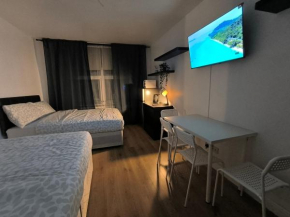 4 person room 3min from South Wimbeldon tube station Room2